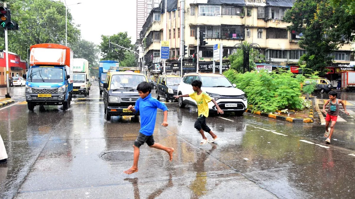 mumbai-set-for-heavy-rainfall-this-weekend-imd-issues-yellow-alert-warns-of-80-90-mm-showers